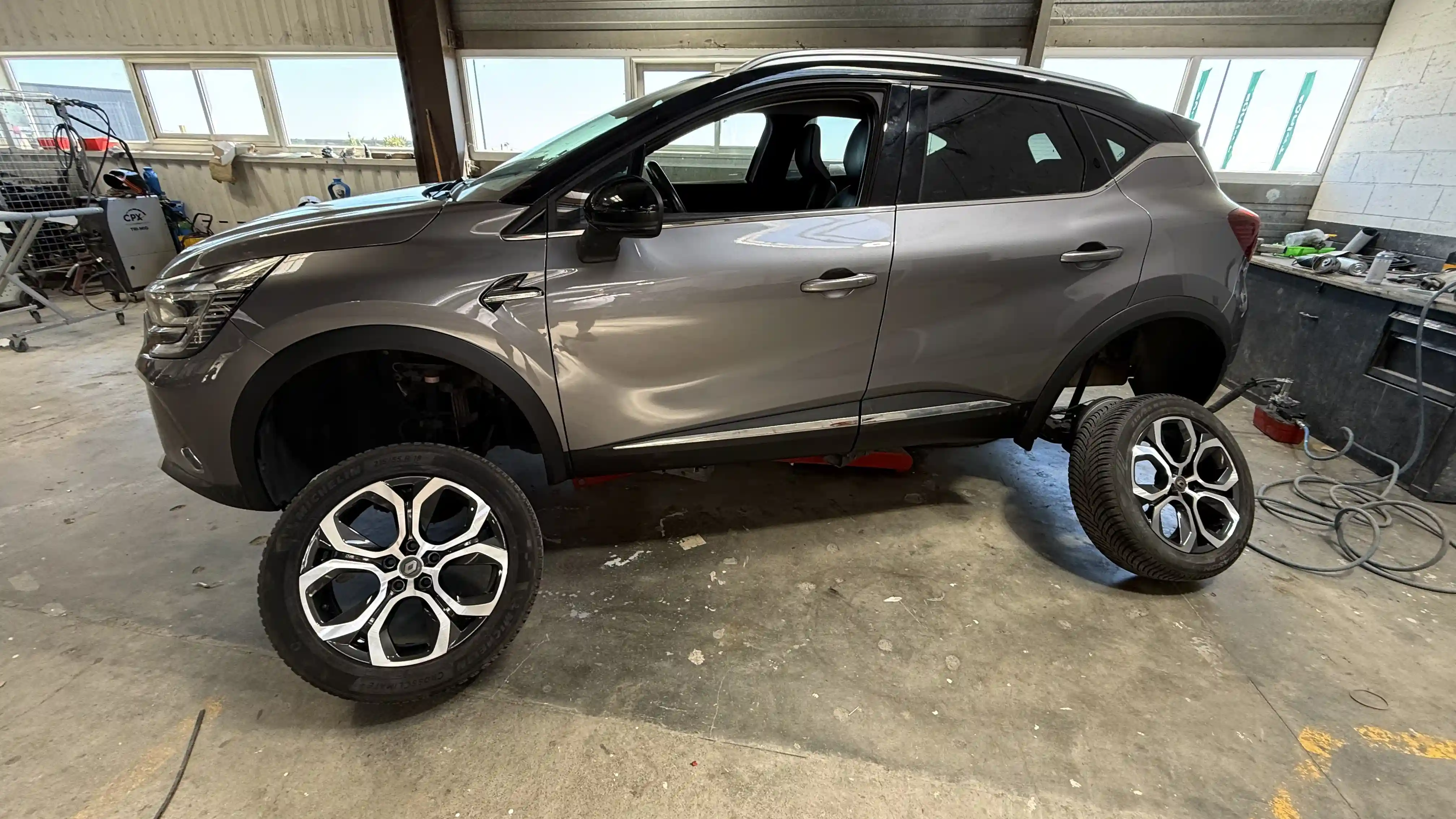 Jante alu de Renault Captur rayée, réparée à domicile par DESKRATCH